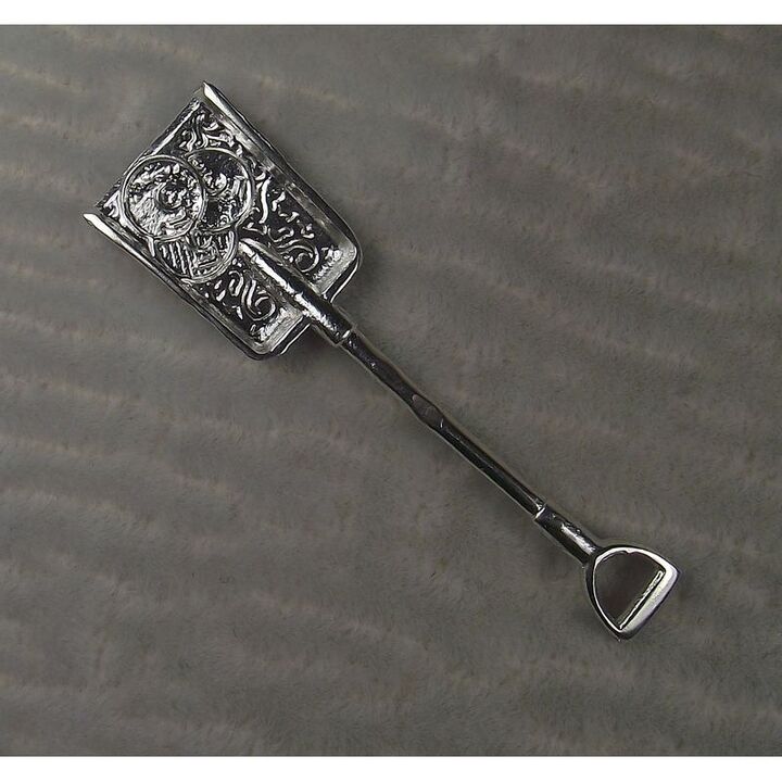 spade-shaped silver amulet